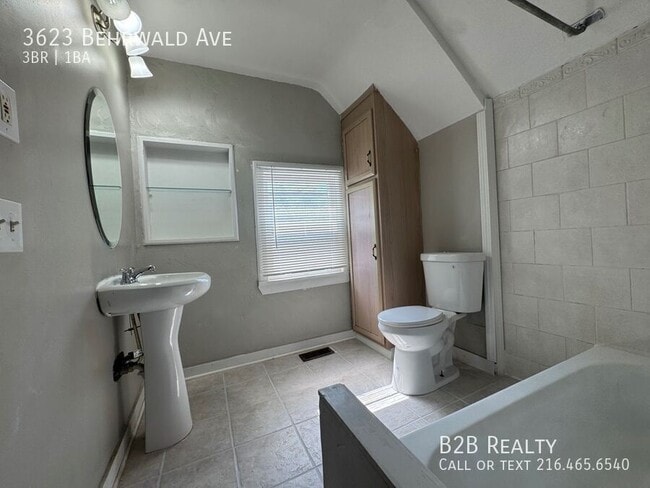 Building Photo - 3623 Behrwald Ave