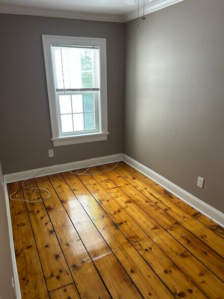 Bedroom - 126 N College St