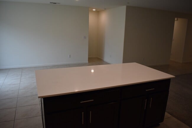 Building Photo - 686 Keenan Ct