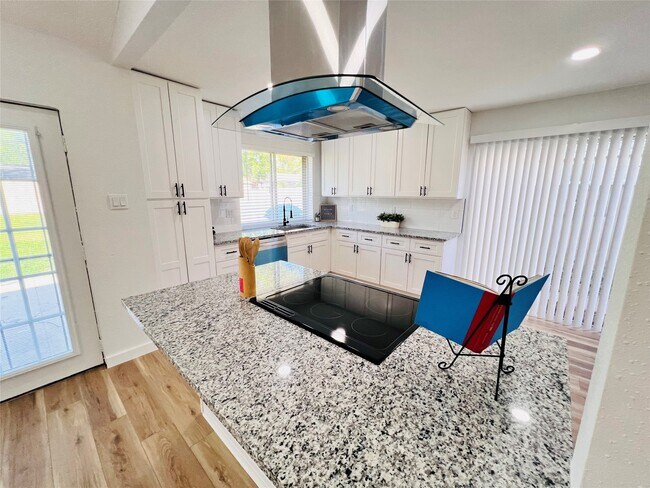 Building Photo - 9614 Ravensworth Dr