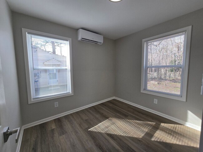 Building Photo - NEW LISTING!!!!!