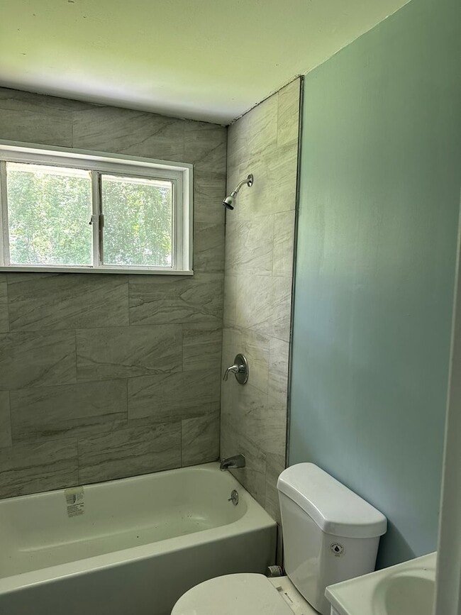 Building Photo - 755 Forest Ave