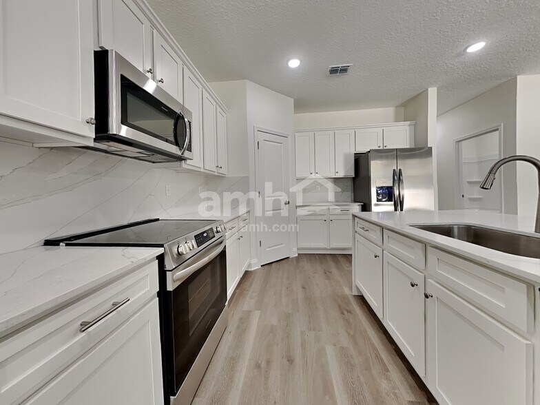 Building Photo - 11590 Bay Hl Cir