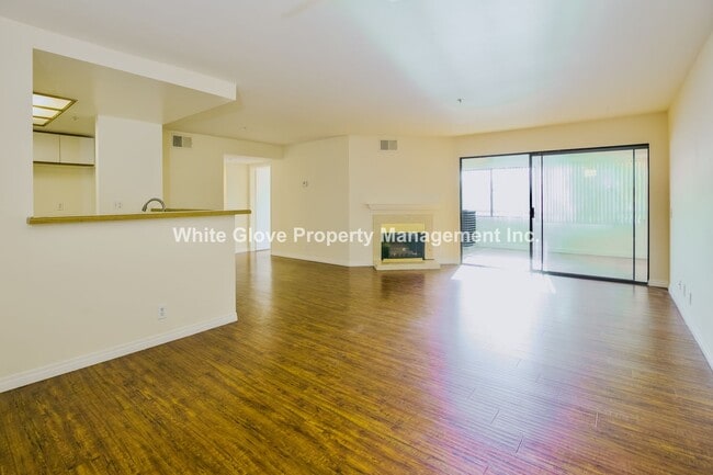 Building Photo - 2 Bedroom Condo in Gated Garden Grove Complex