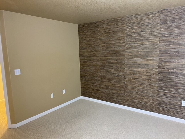 Building Photo - 10789 SW Canterbury Ln