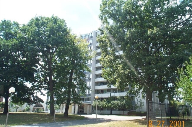 Building Photo - 1216 5th Ave