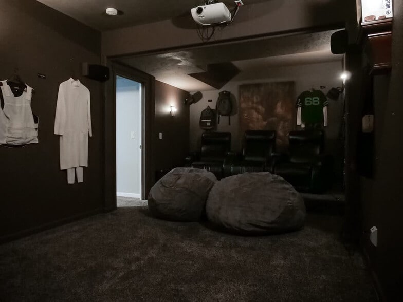 Building Photo - 151 Cub St W