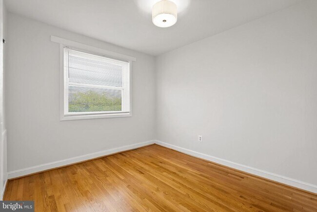 Building Photo - 342 Wesmond Dr