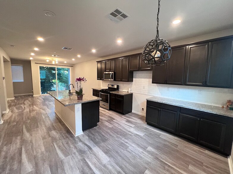 Building Photo - 8416 N Fusion Way