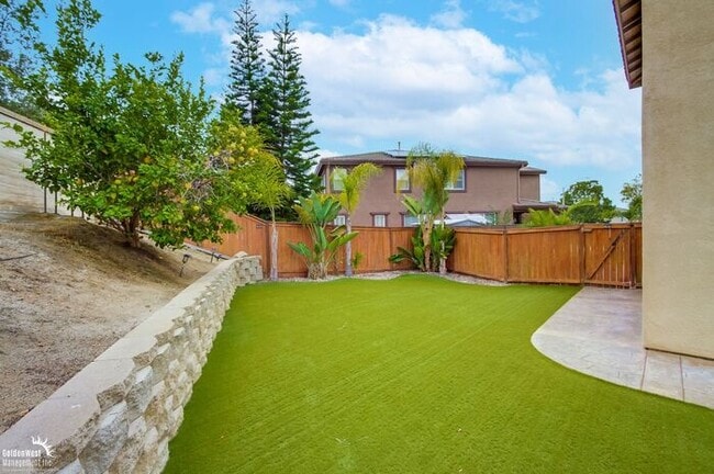 Building Photo - Beautifully 5Bdm 3.5Ba Home in Prime Location