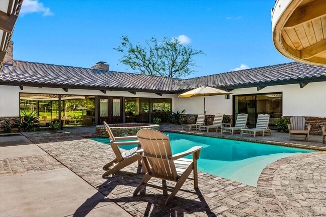 Building Photo - 48731 San Vicente St