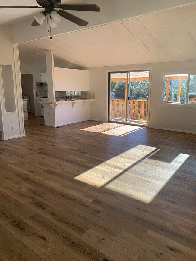 Building Photo - 523 Piute St