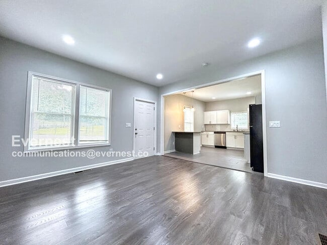 Building Photo - 1152 Wedgewood Dr NW
