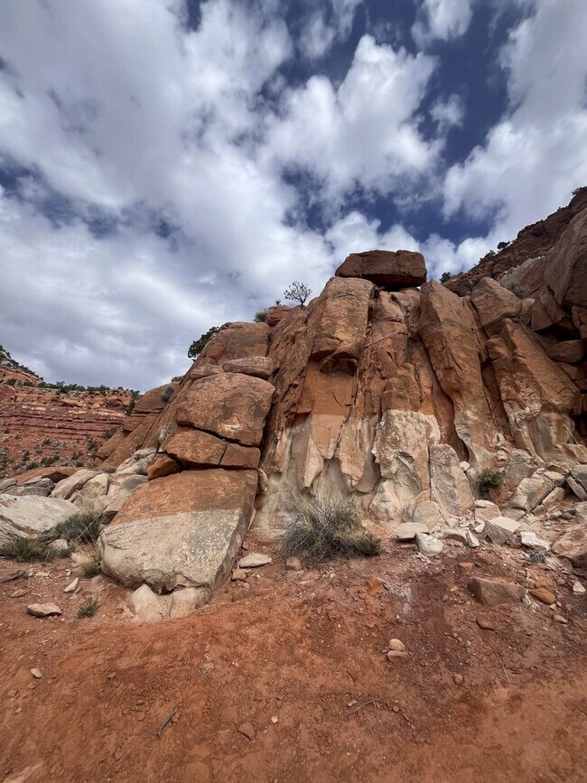 Building Photo - 170 E 100 N