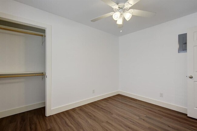 Building Photo - 1311 E 52nd St