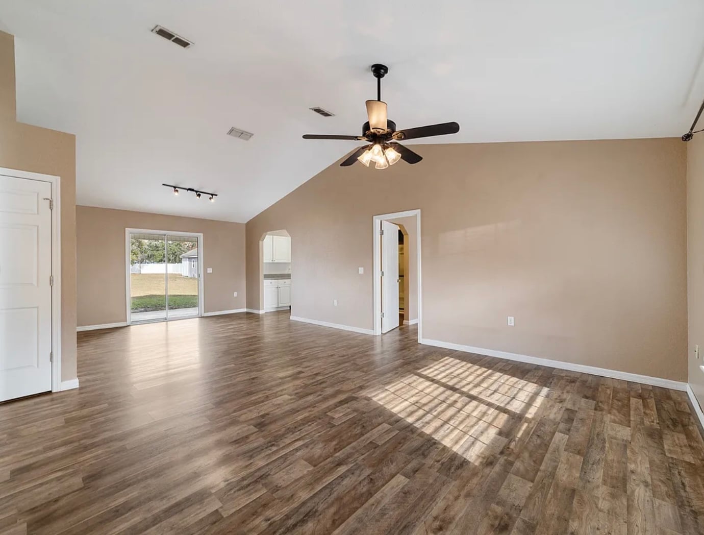 Building Photo - 6930 Bahia Rd