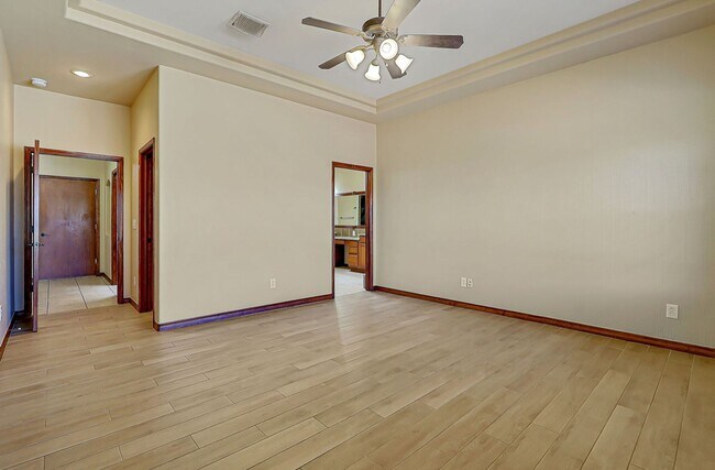 Building Photo - Beautiful Home in Sonoma Ranch with Amazin...