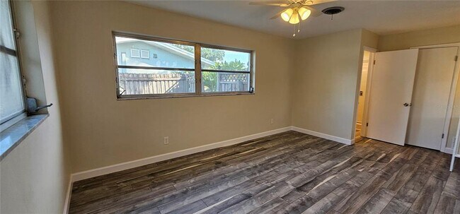 Building Photo - 1329 Fairfield Dr