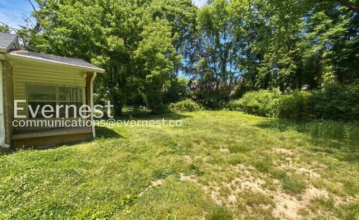 Building Photo - 3250 Cloverwood Dr