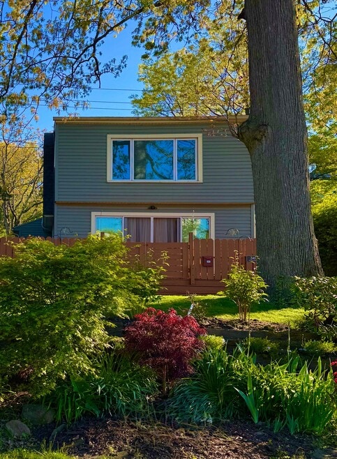 Building Photo - 341 Riverdale Dr