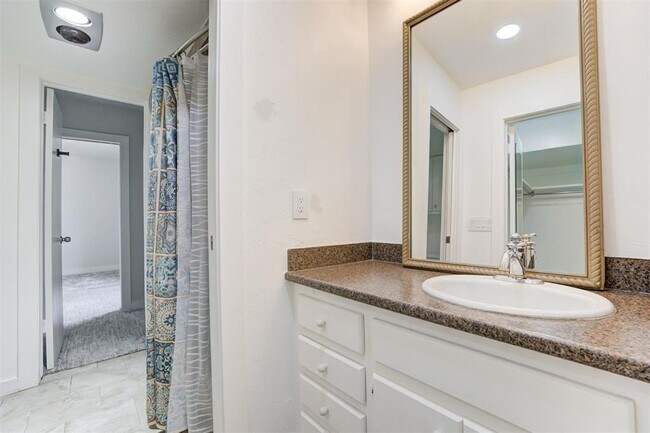 Building Photo - 6413 Centennial Ct