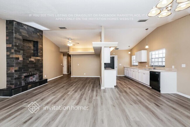 Building Photo - 327 80th Ave NE