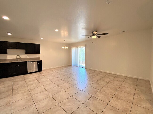 Building Photo - 9501 E Magma Dr