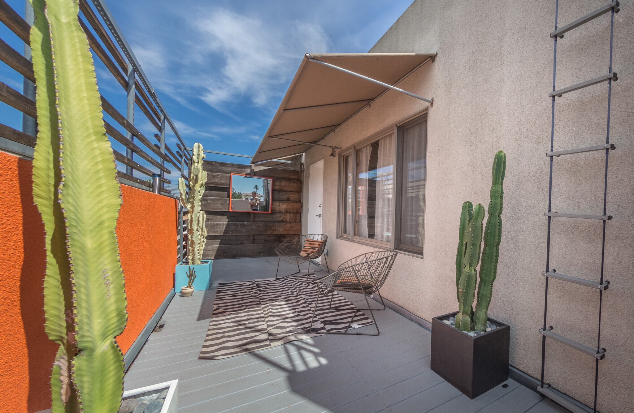 Building Photo - 717 N Cahuenga Blvd