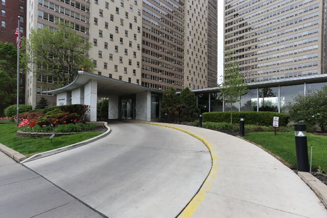 Building Photo - 3950 N Lake Shore Dr