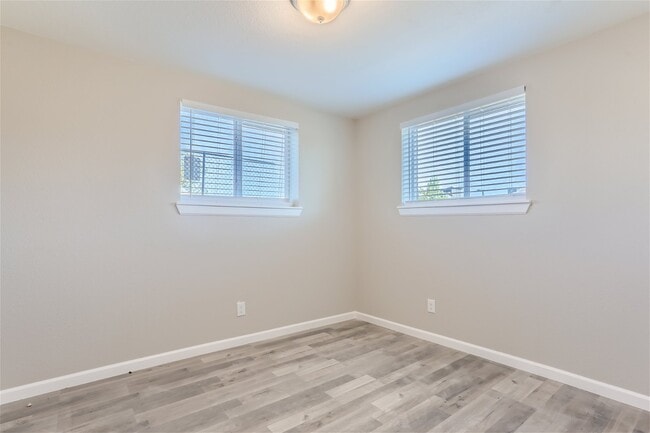 Building Photo - 2545 Kenton St