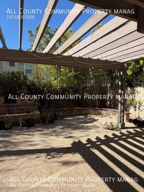 Building Photo - 70 Loganberry-