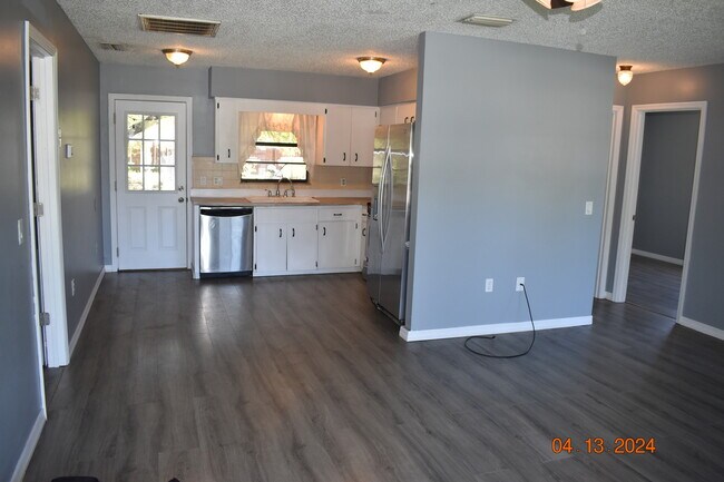 Building Photo - 5510 W Hesse Ct