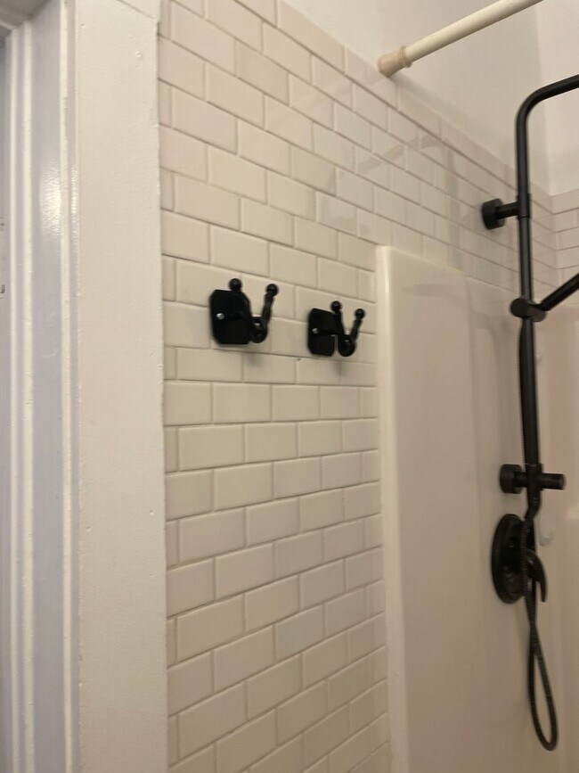 Building Photo - Great short term stay property! Nightly to monthly stays available!!