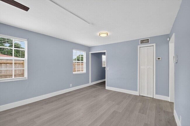 Building Photo - 549 21st St
