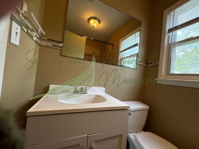 Building Photo - INDEPENDENCE DUPLEX!!!