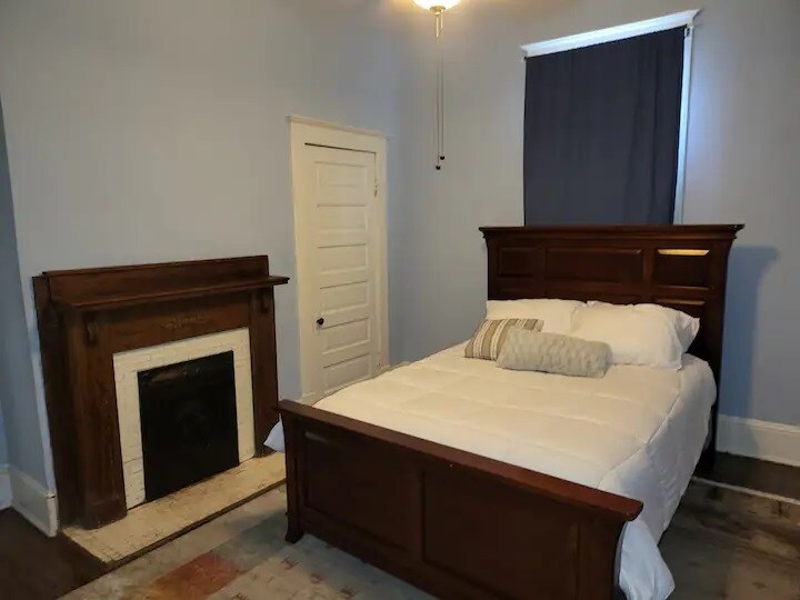 Building Photo - 200 Clisby Plz