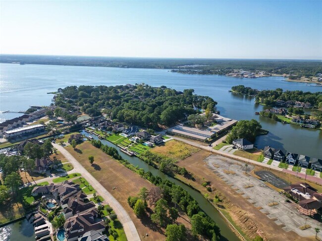 Building Photo - 88 Lakeview Village