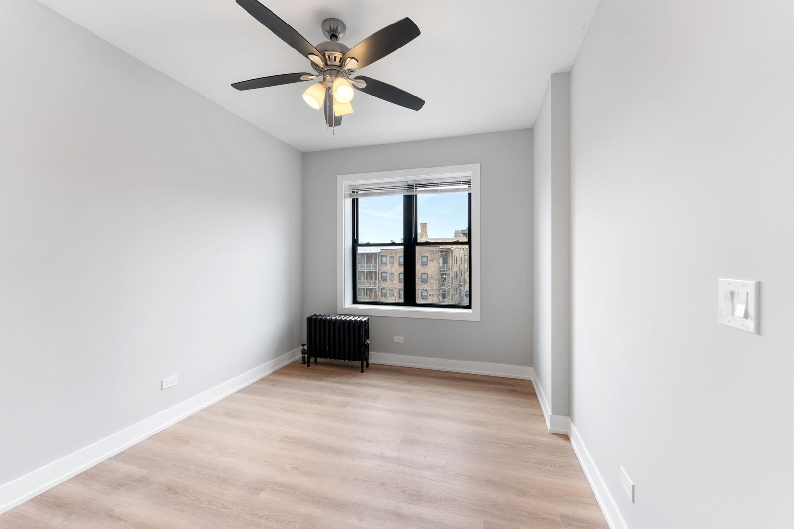 Building Photo - 1538 W Jonquil Ter