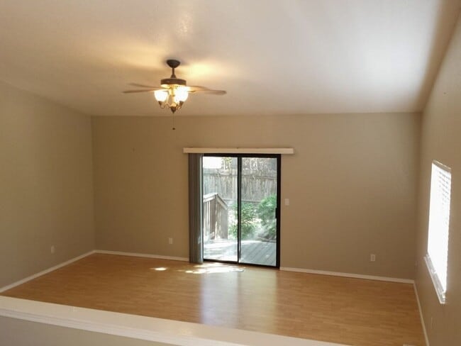 Building Photo - 3 Bedroom 2 Bath Mary Lake Home