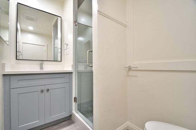 Building Photo - t232