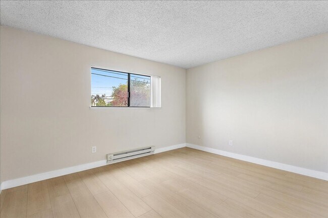 Building Photo - 2228 Lincoln Ave