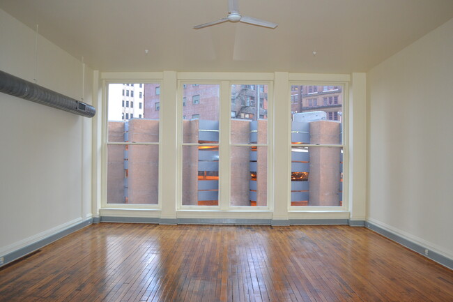 Floor to ceiling windows - 905 Liberty Ave