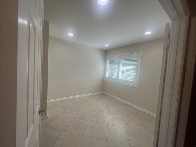 Building Photo - Beautiful upgraded 3 bedroom home in Orangecrest!