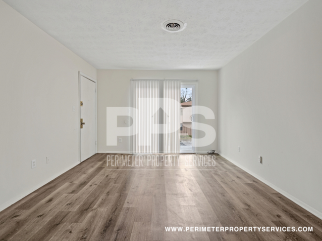 Building Photo - FULLY RENOVATED UNIT!!! WITH ONE MONTH REN...