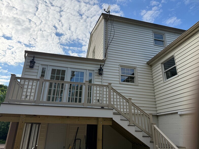 Building Photo - 10225 Tamarack Dr