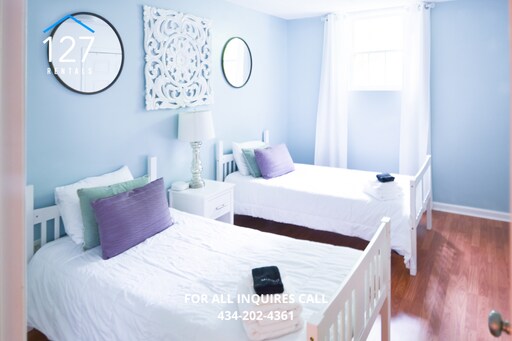 Building Photo - Spacious 4-Bedroom Residence in a Prime Location!