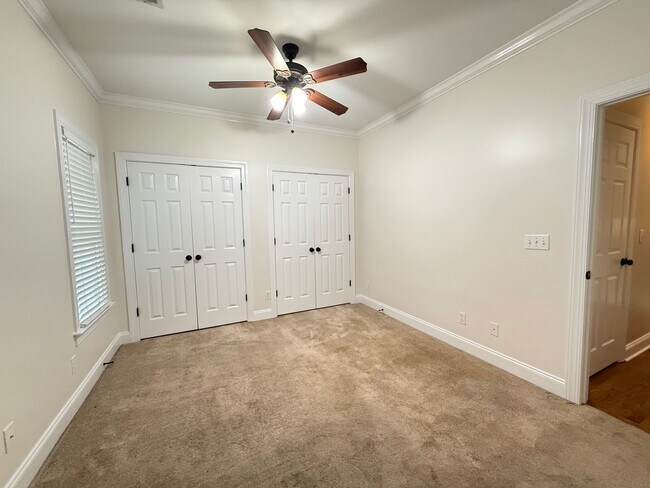 Building Photo - This beautiful brick home is located in Vi...