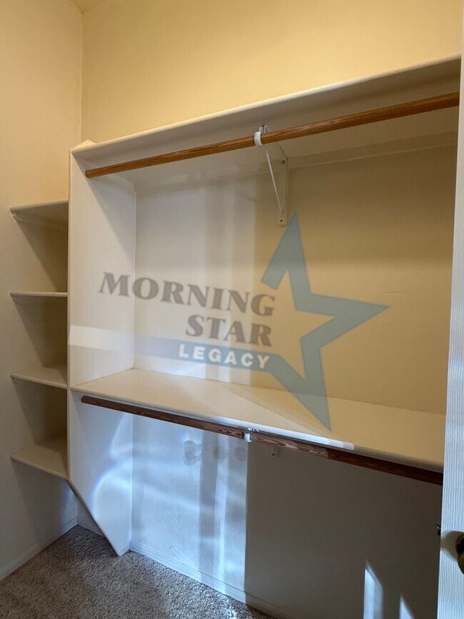 Building Photo - 4 bedroom, 4 bath house - Must see landscaping!