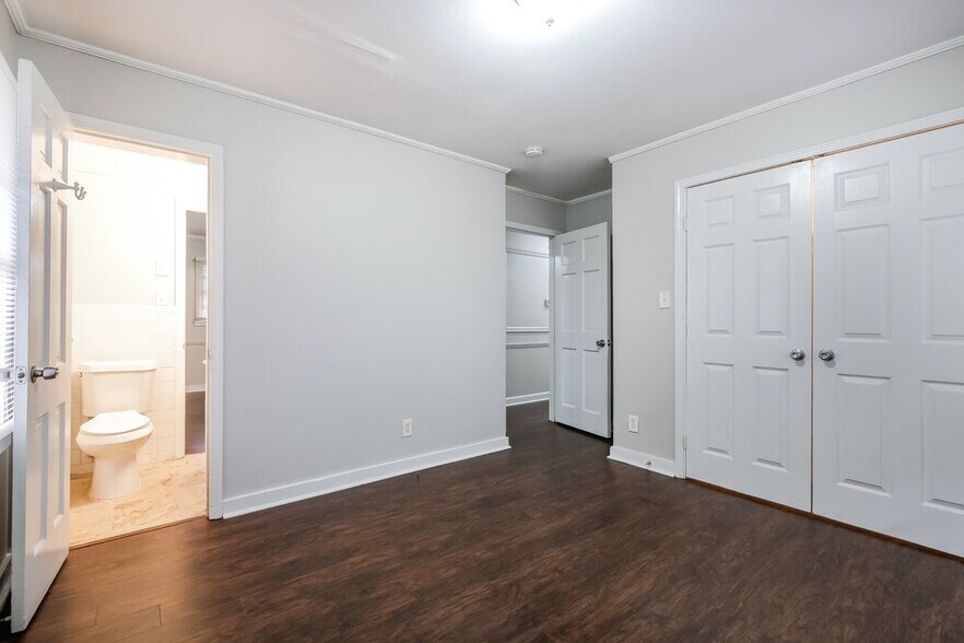 Building Photo - 1201 Valerie Woods Dr