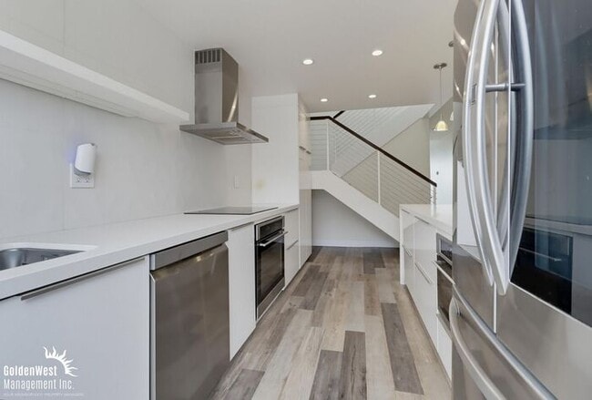 Building Photo - Beautifully Renovated 2Bdm 2.5Ba Mission Hills Condo with Bay Views!